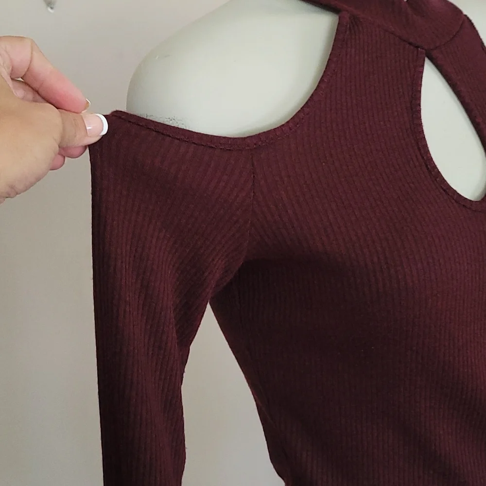 Cold Shoulder Top - Picture 3 of 5